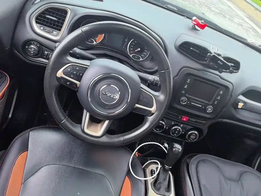 صورة 15 - Jeep Renegade