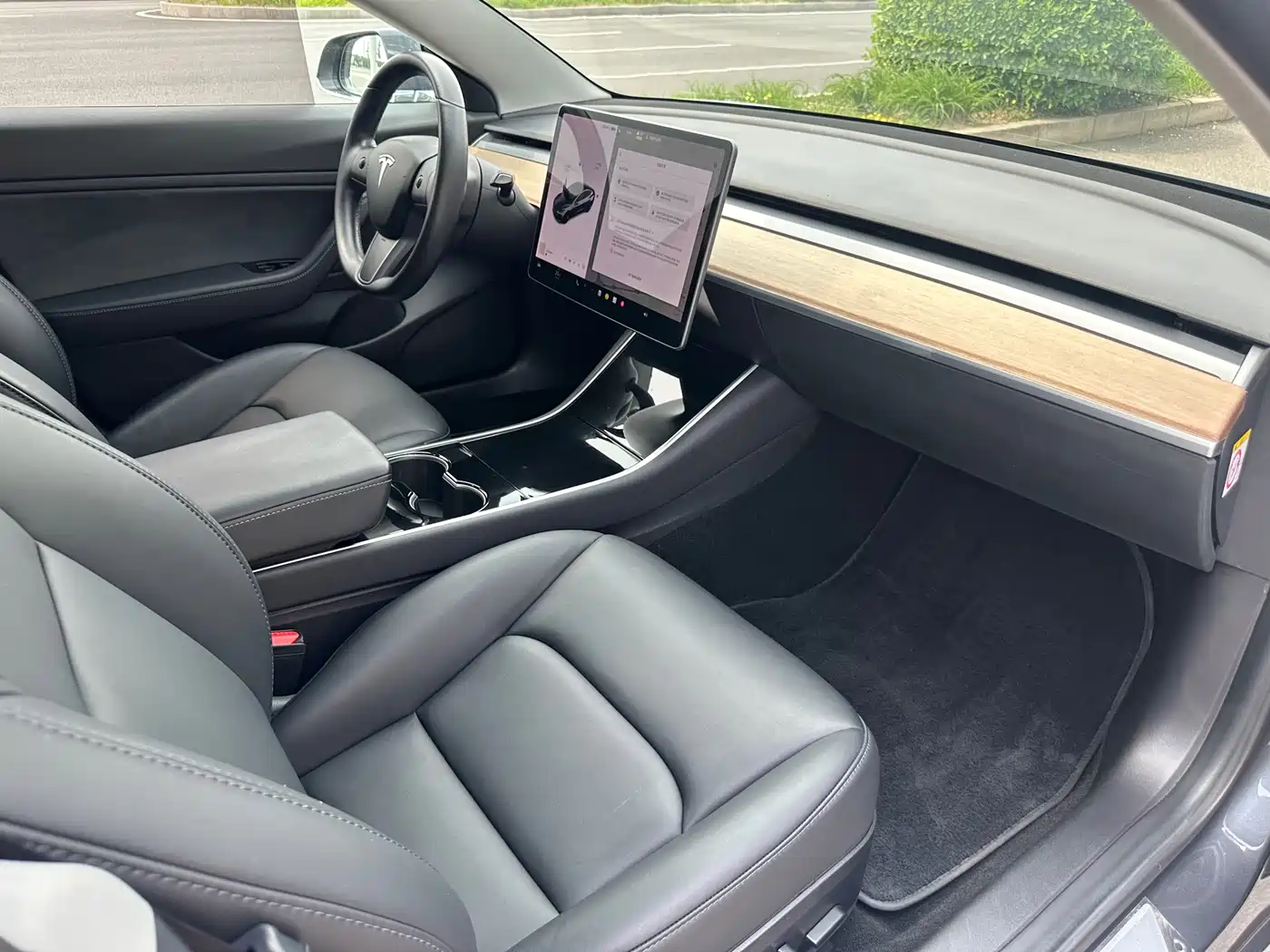 TESLA MODEL 3 (IMPORTED)