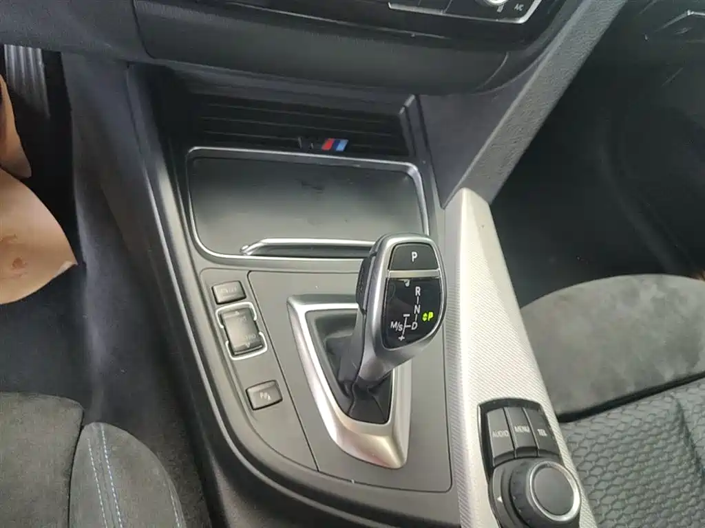 BMW 3 Series 2017 320i M Sport фото 14
