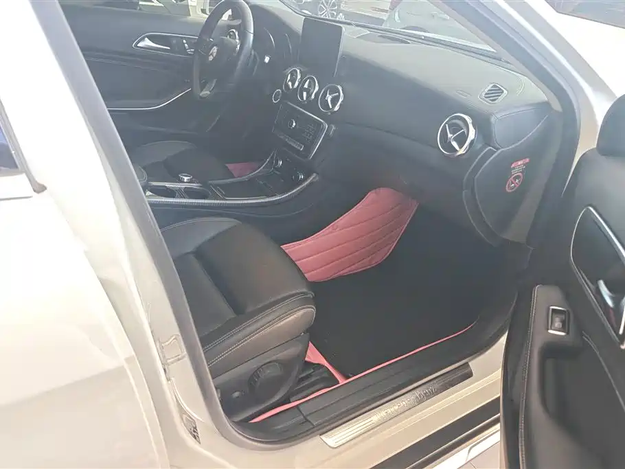 Mercedes-Benz GLA 2017 GLA 200 Fashion фото 8