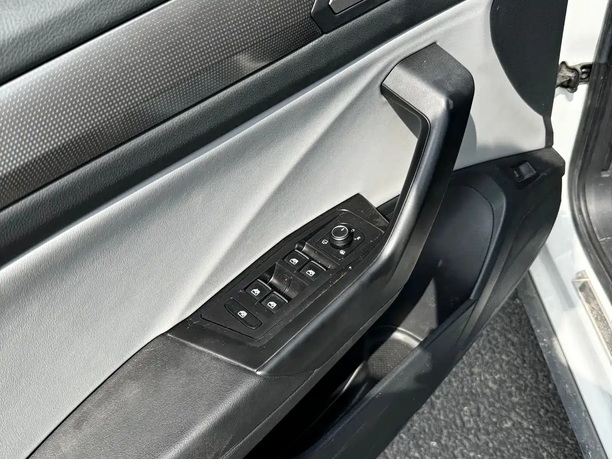 Volkswagen T-ROC 2023 300TSI DSG 2WD Dawn Edition фото 11