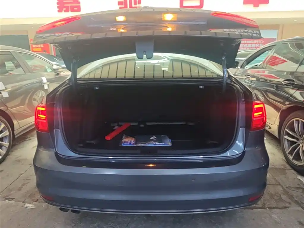 Volkswagen Sagitar 2016 230TSI 25th Anniversary Edition фото 19