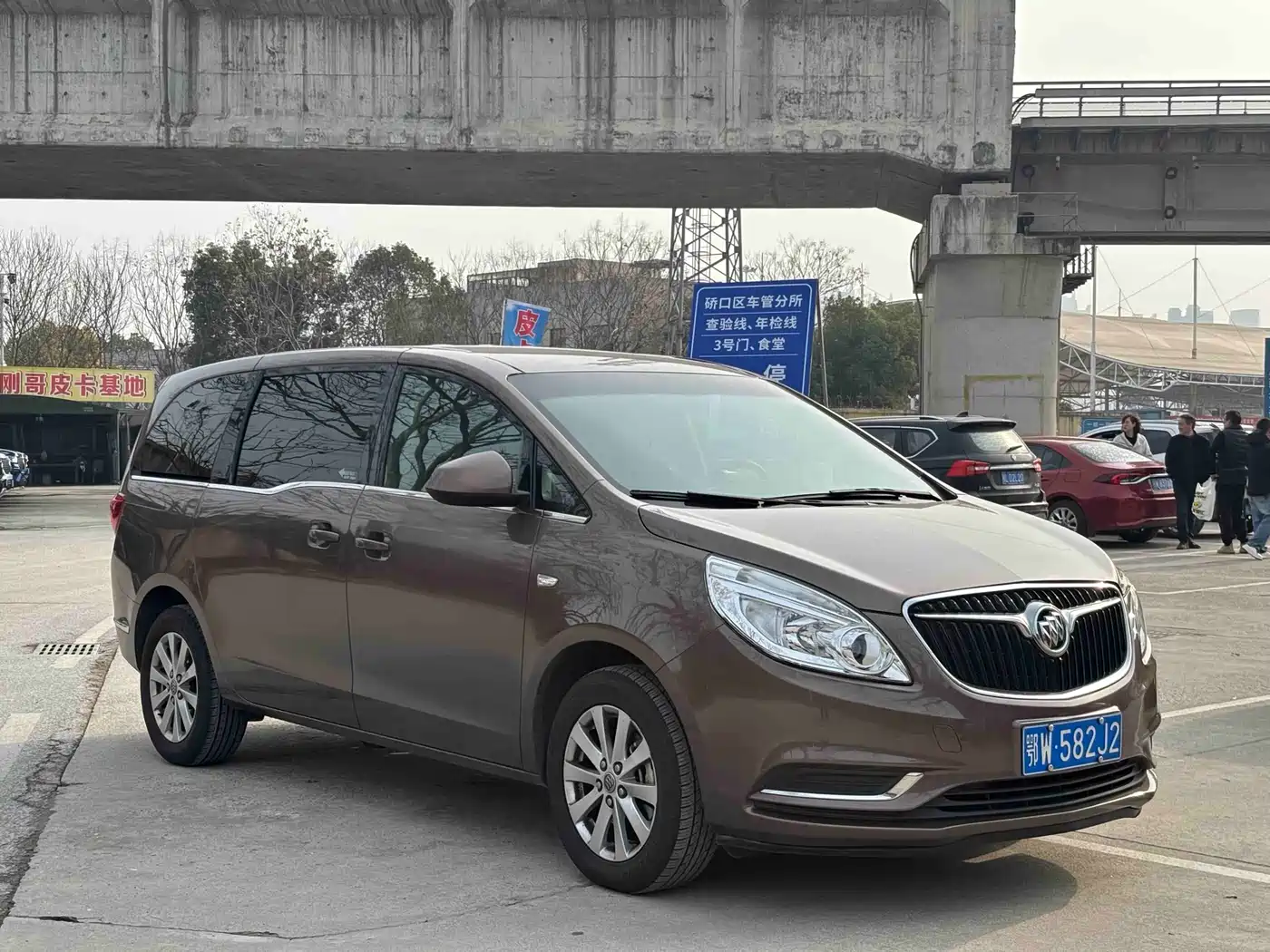 Buick GL8 2018 28T Comfort China VI фото 3