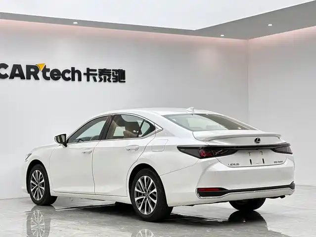 Lexus ES 2025 200 Ultimate Edition — фото 3