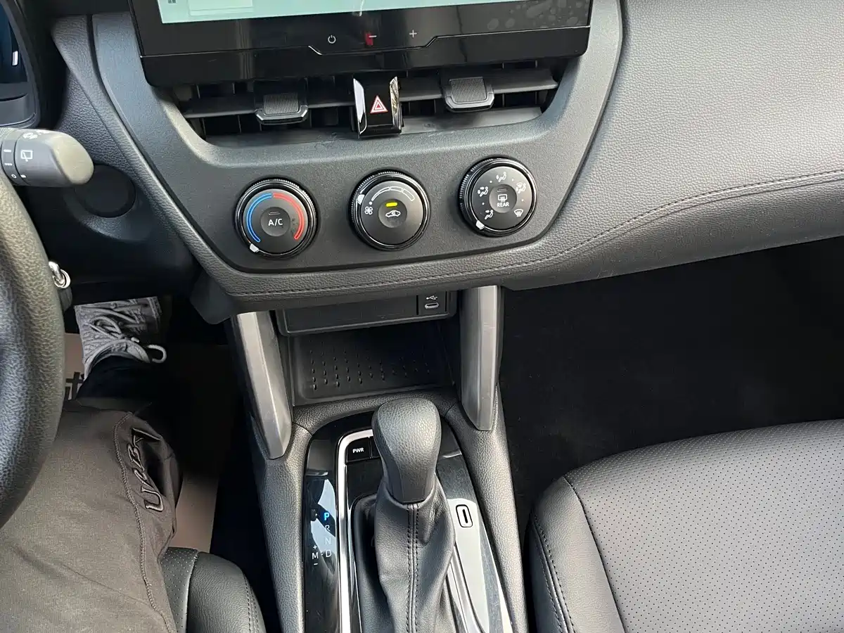 Toyota Corolla Cross 2024 Model 2.0L Pioneer Edition фото 17