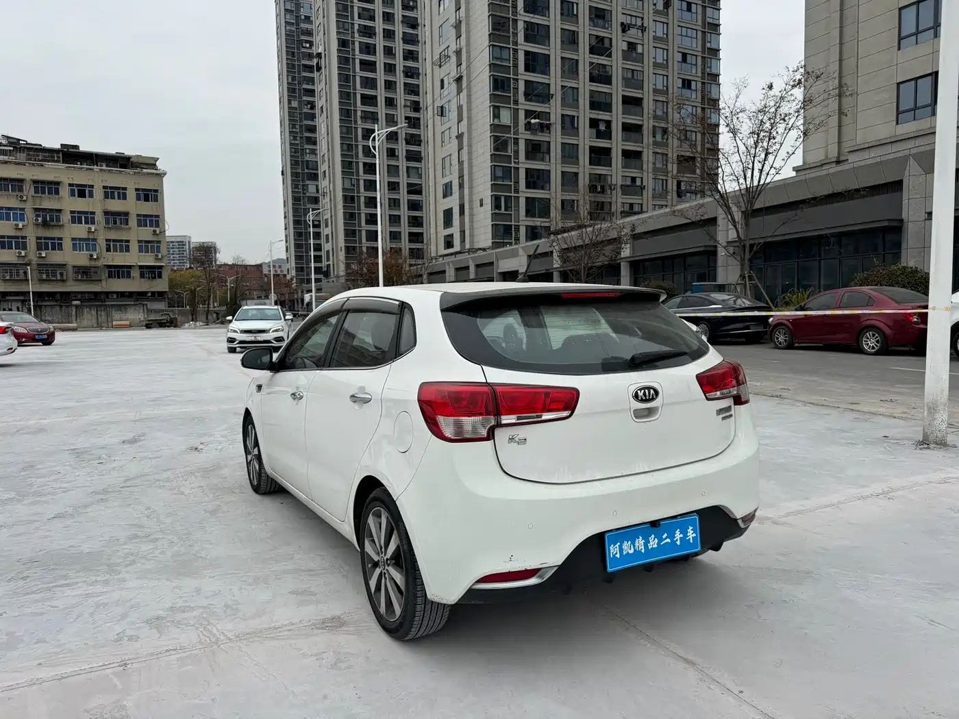 Kia K2 2015 Hatchback 1.6L AT Premium фото 4