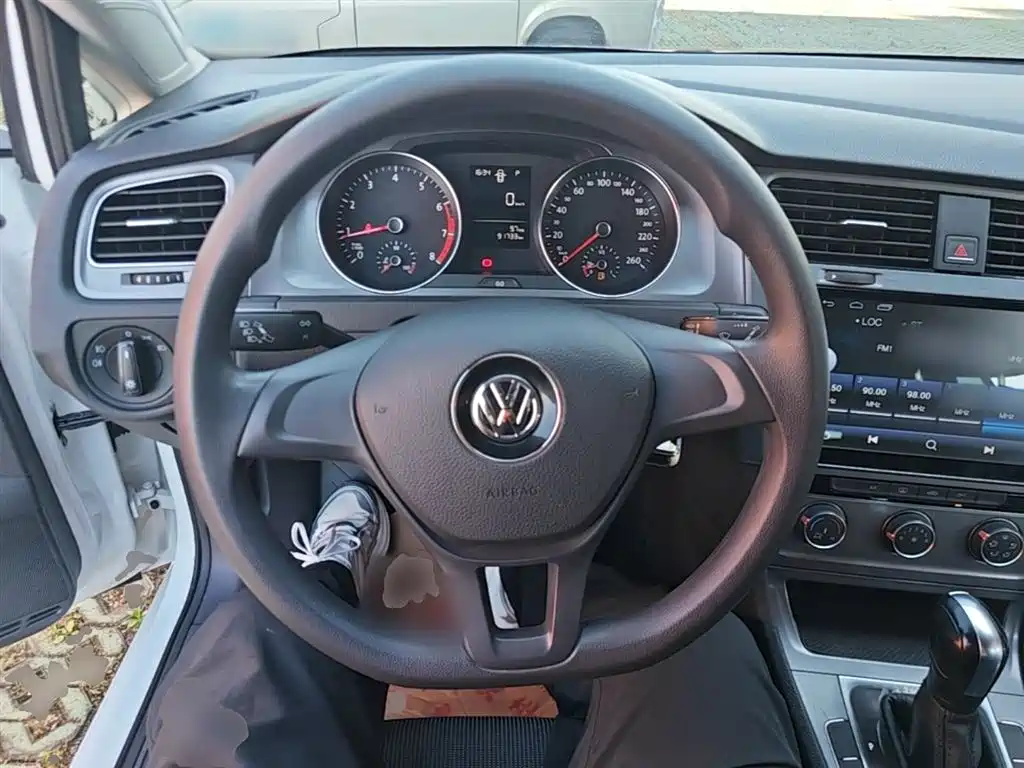 Volkswagen Golf 2016 1.6L Automatic Fashion фото 11