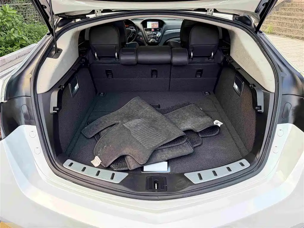 Фото 14 - Acura ZDX