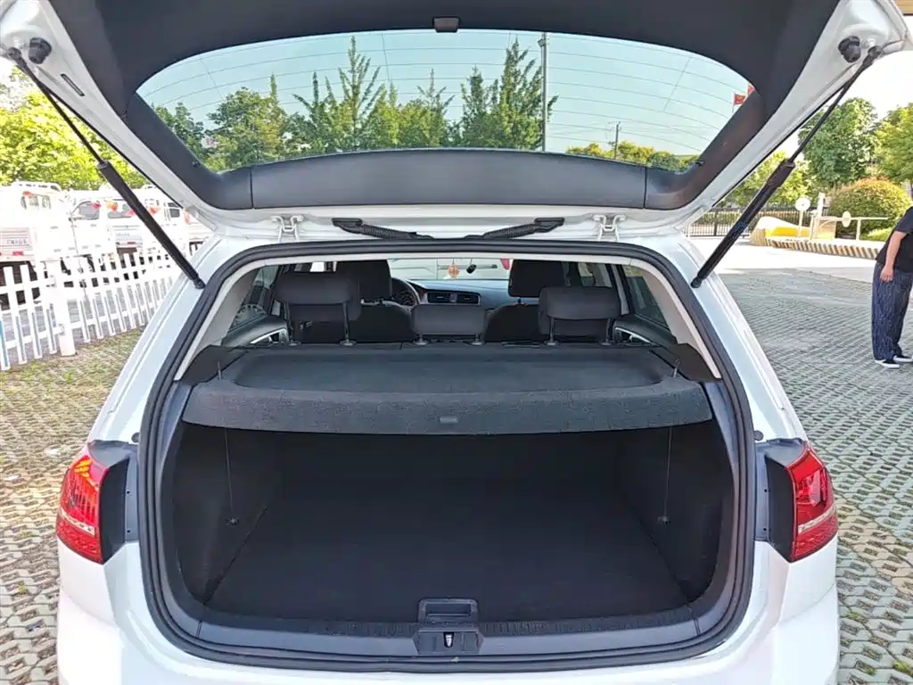 Volkswagen Golf 2016 1.6L Automatic Fashion фото 19