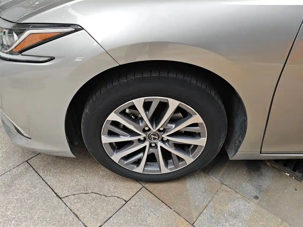 Lexus ES 2023 200 Excellence Edition фото 23