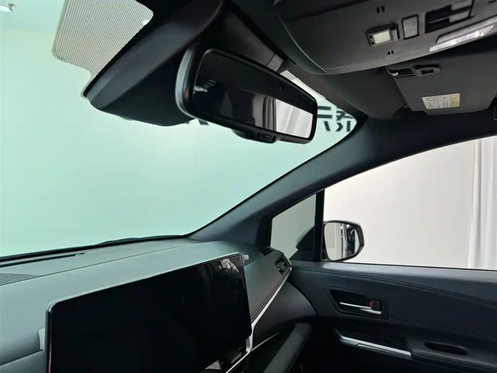 Toyota Sienna 2021 2.5L Hybrid Ultimate Edition фото 13