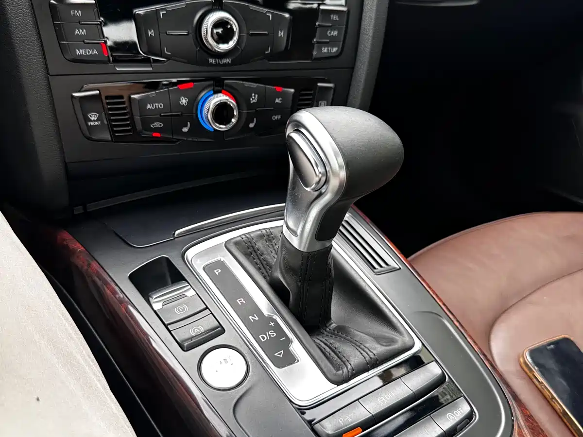 Фото 28 - Audi A4L