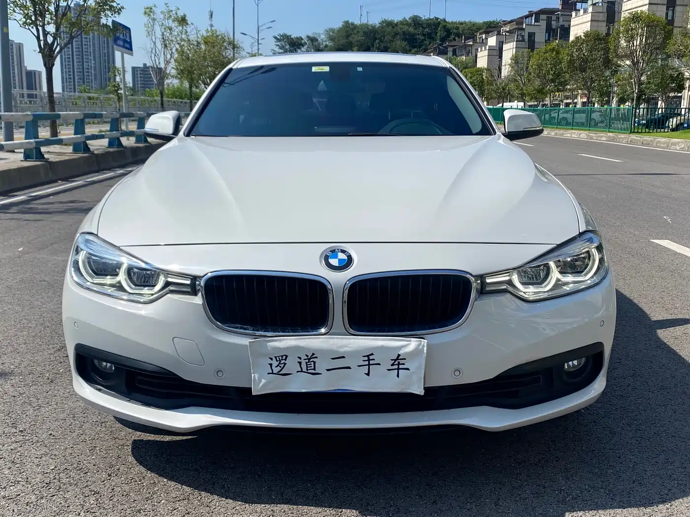 BMW 3 Series 2018 318i фото 2