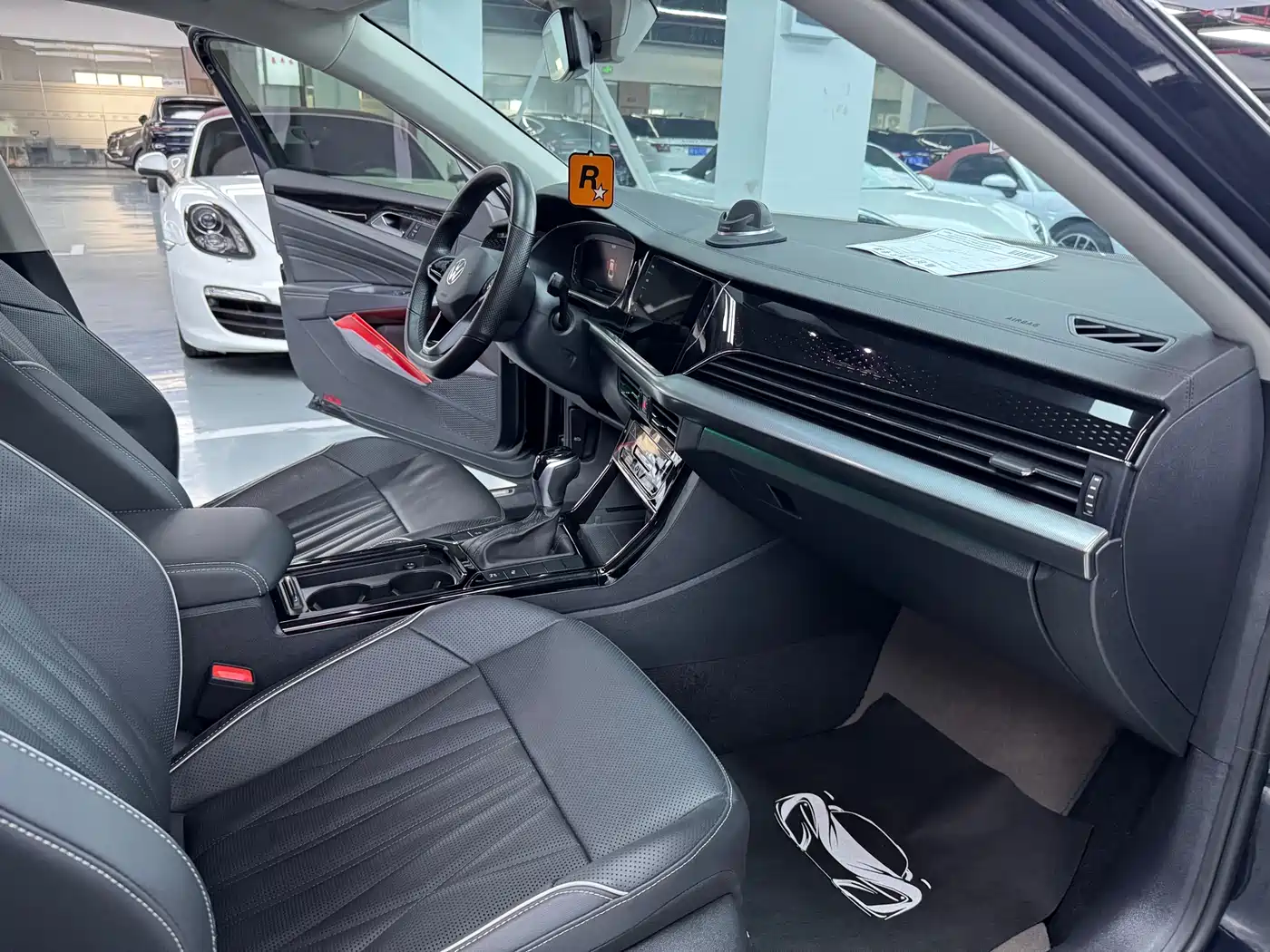 Volkswagen Passat 2023 380TSI Luxury Edition фото 19