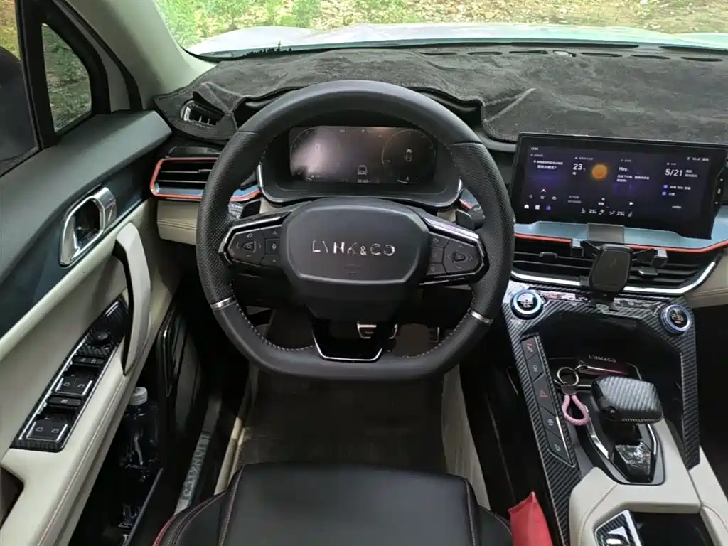 Lynk & Co 06 2020 1.5T Halo фото 7