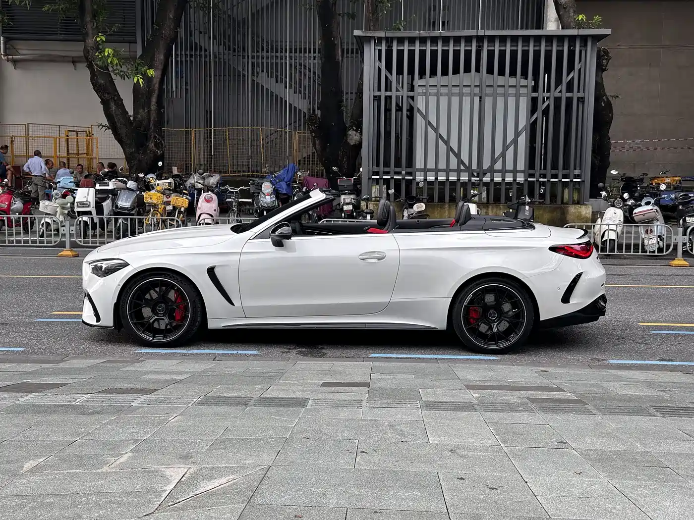 Mercedes-Benz Mercedes-AMG CLE 2025 2024 AMG CLE 53 4MATIC+ Cabriolet