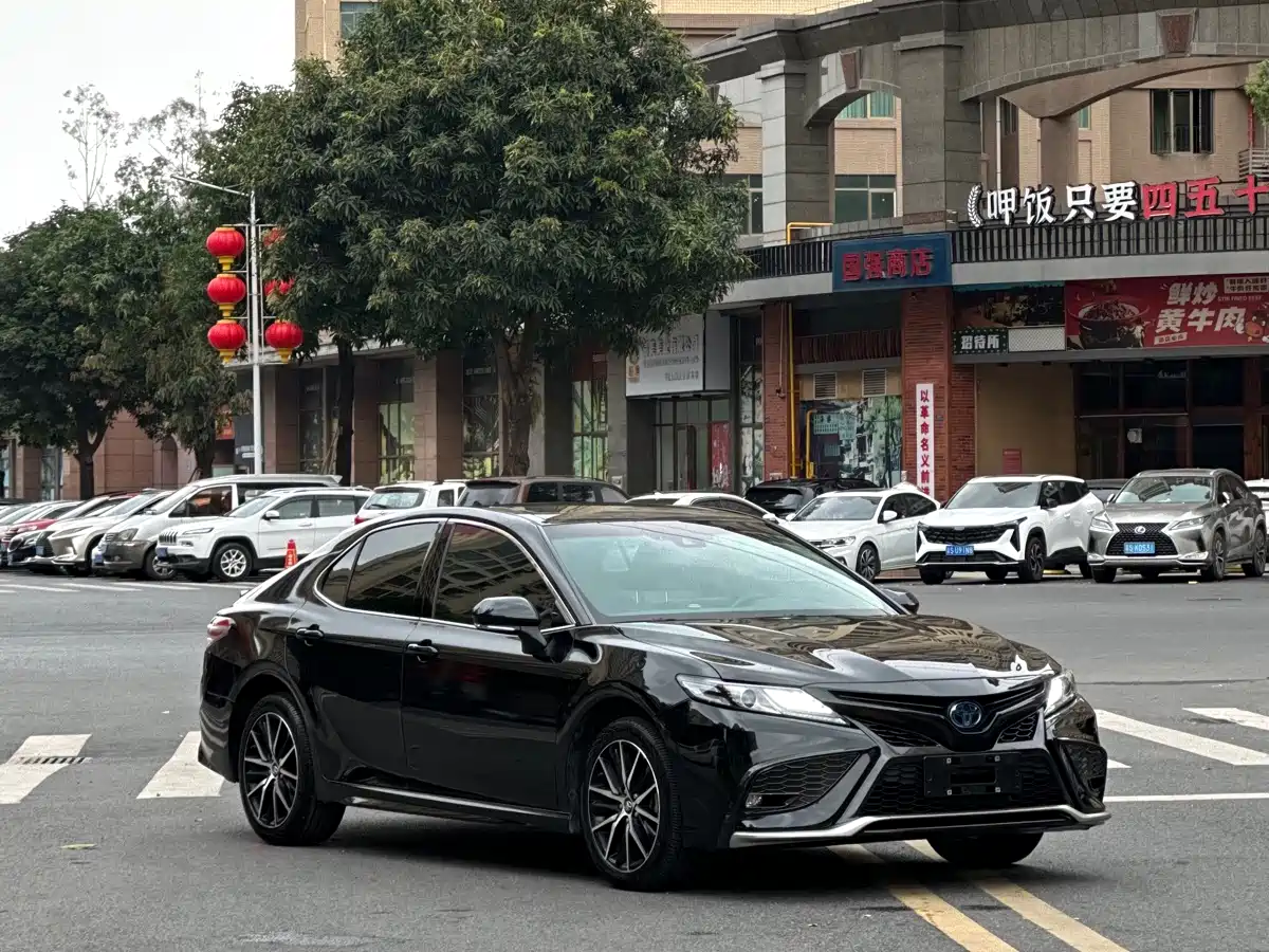 Toyota Camry 2021 Hybrid 2.5HS Fashion Edition фото 3