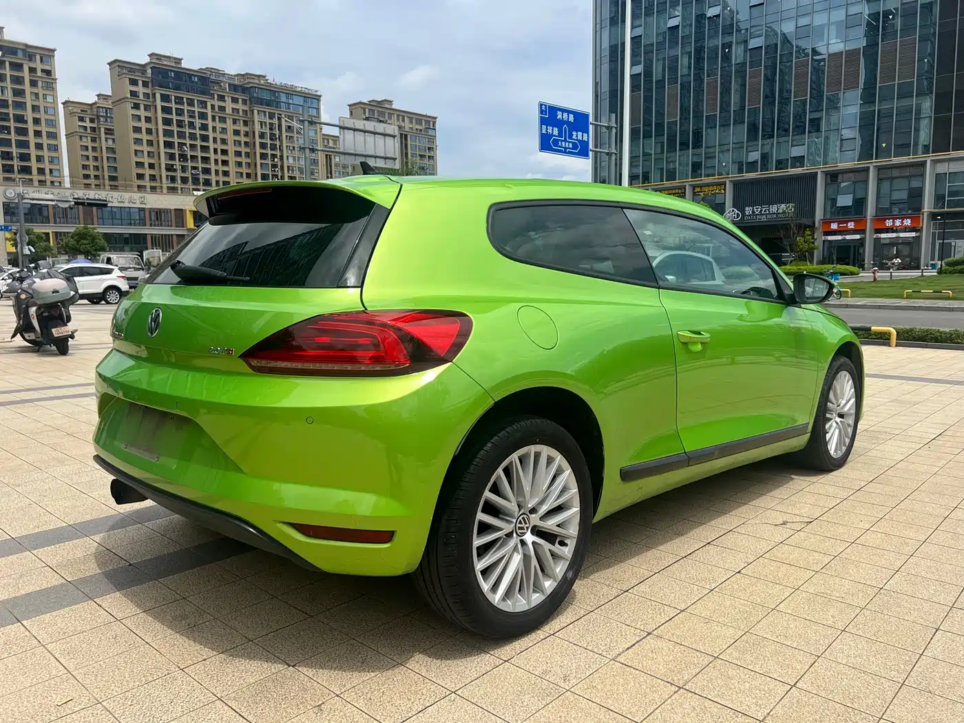Volkswagen Scirocco 2015 2.0TSI Luxury Edition фото 18