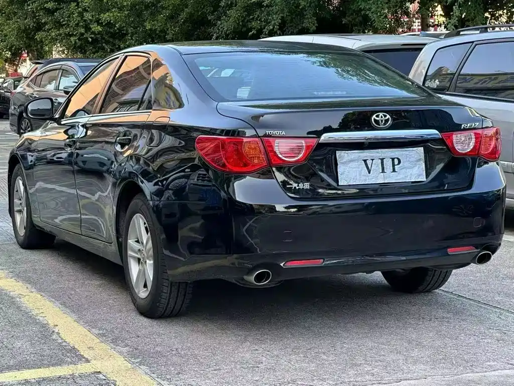 صورة 9 - Toyota Reiz