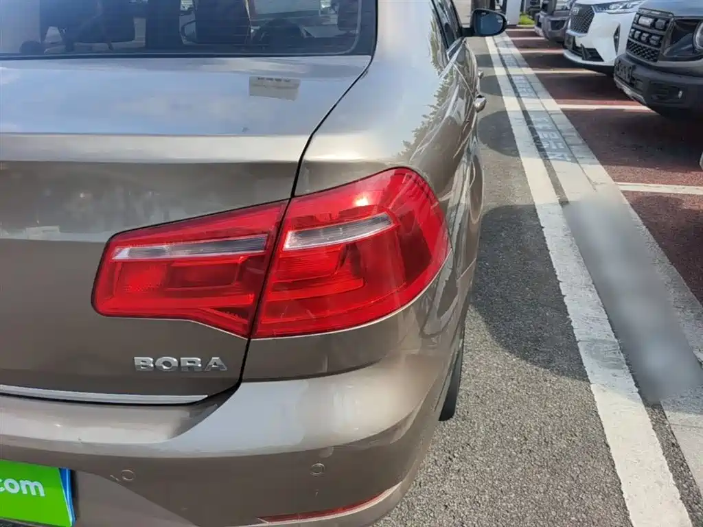 Volkswagen Bora 2014 1.6L Automatic Luxury Edition фото 8