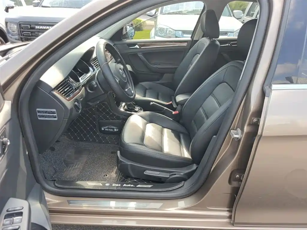 Volkswagen Bora 2014 1.6L Automatic Luxury Edition фото 15