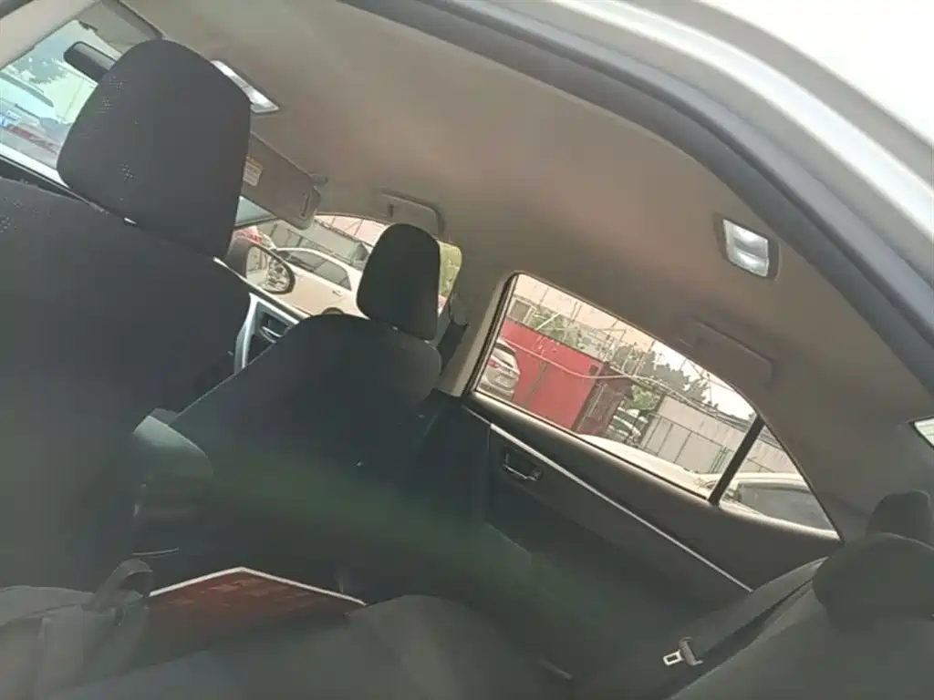 Toyota Corolla 2017 Facelift 1.6L S-CVT GL фото 18