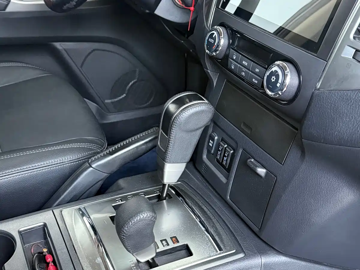 Mitsubishi Pajero (Import) 2020 3.0L Automatic Premium Edition фото 22