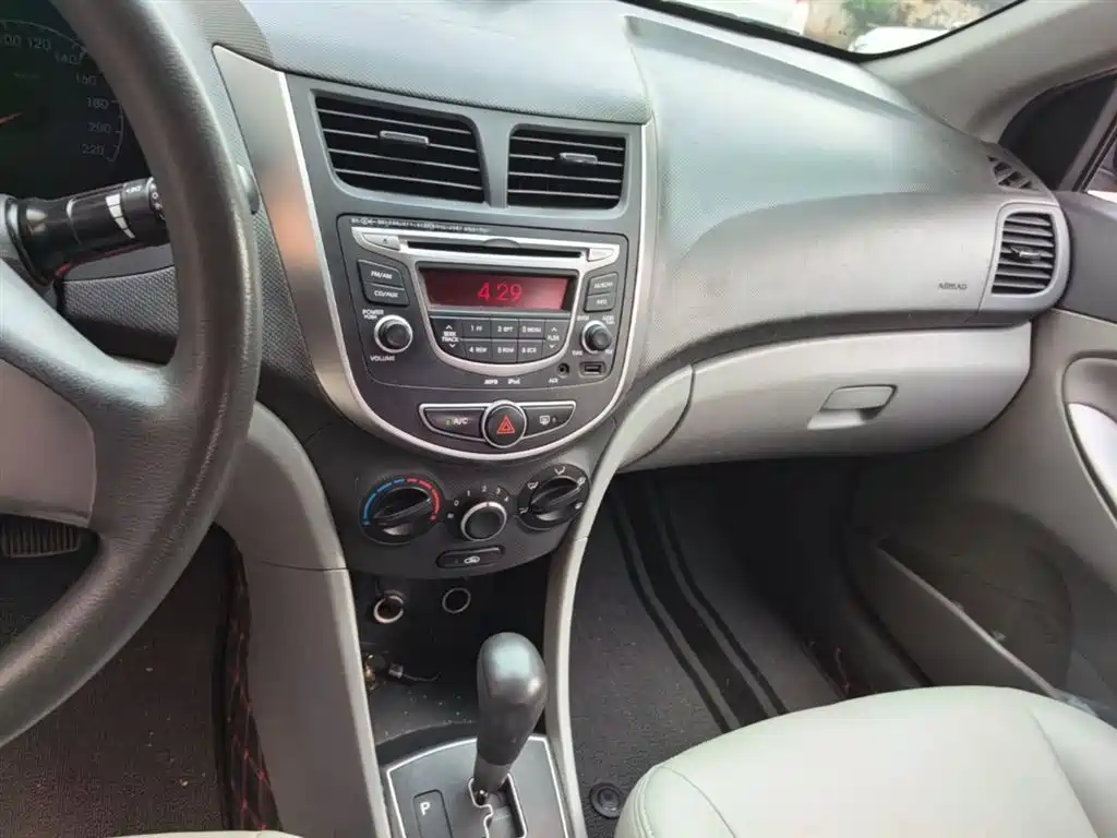 Hyundai Verna 2014 1.4L Automatic Smart GLS фото 13