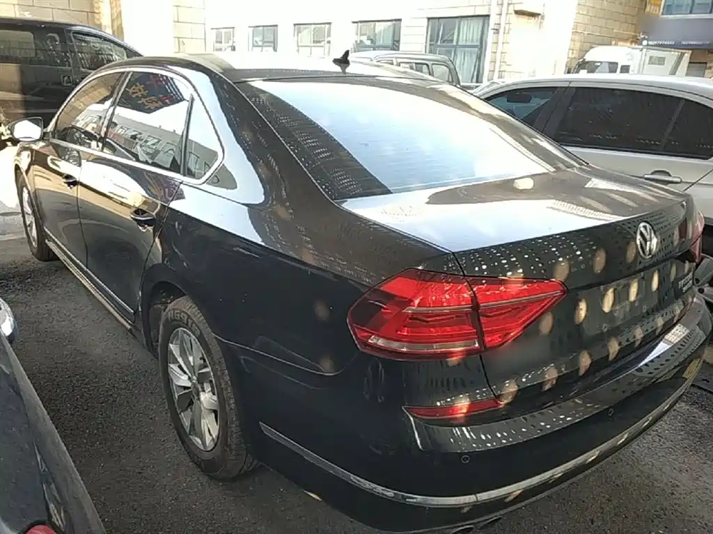 Volkswagen Passat 2015 1.8TSI DSG Elegance Edition фото 5