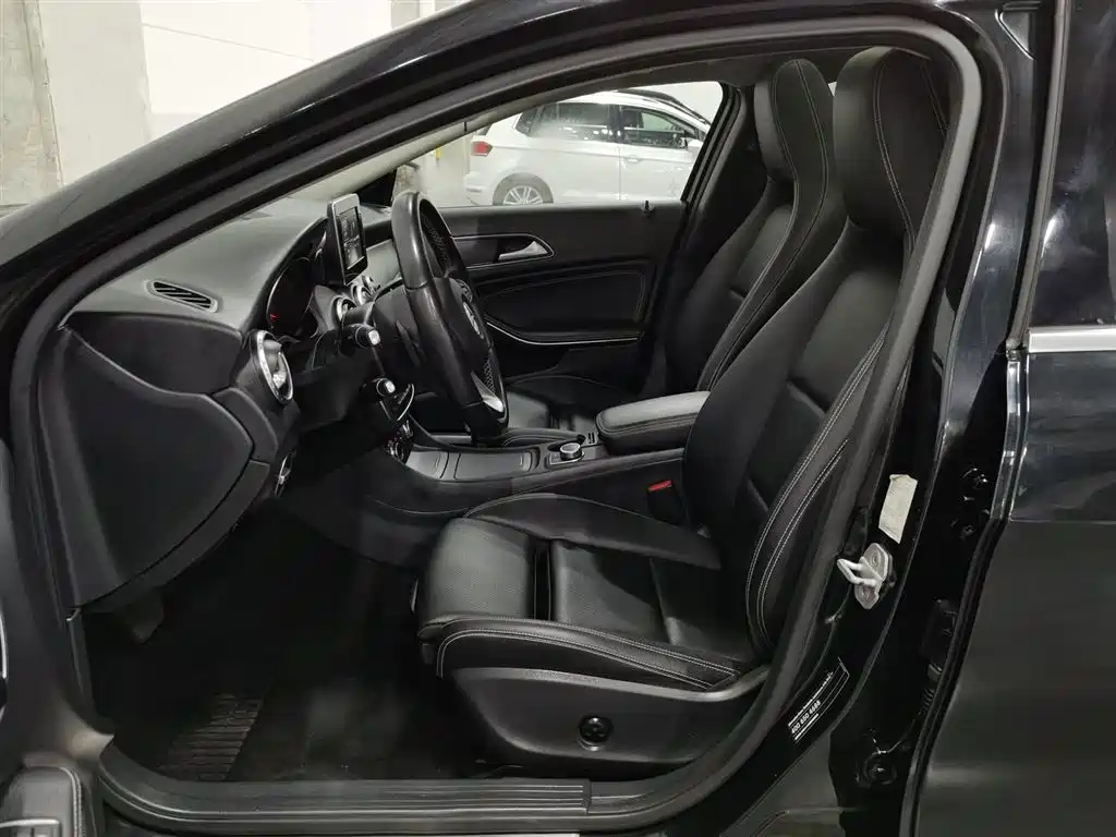 Mercedes-Benz GLA 2016 GLA 200 Dynamic фото 10