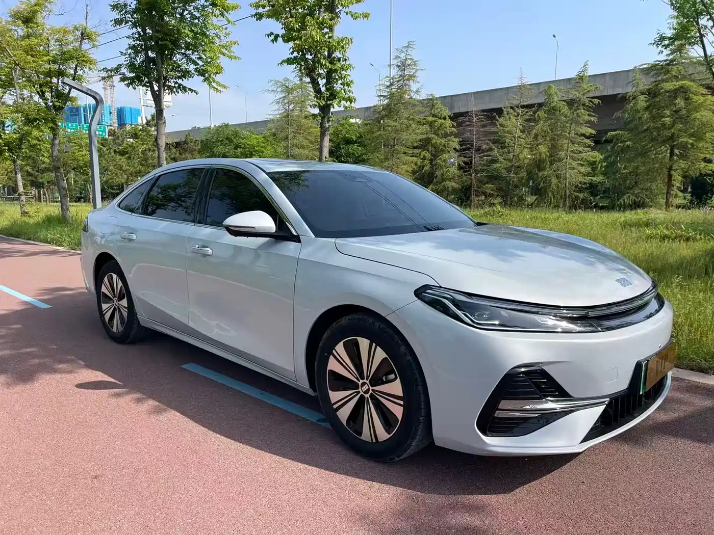 Geely Galaxy Galaxy A7 2025 EM-i 150km Premium Edition фото 3