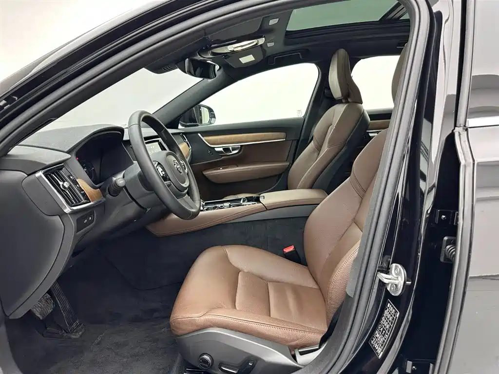 VOLVO S90 PLUG IN HYBRID