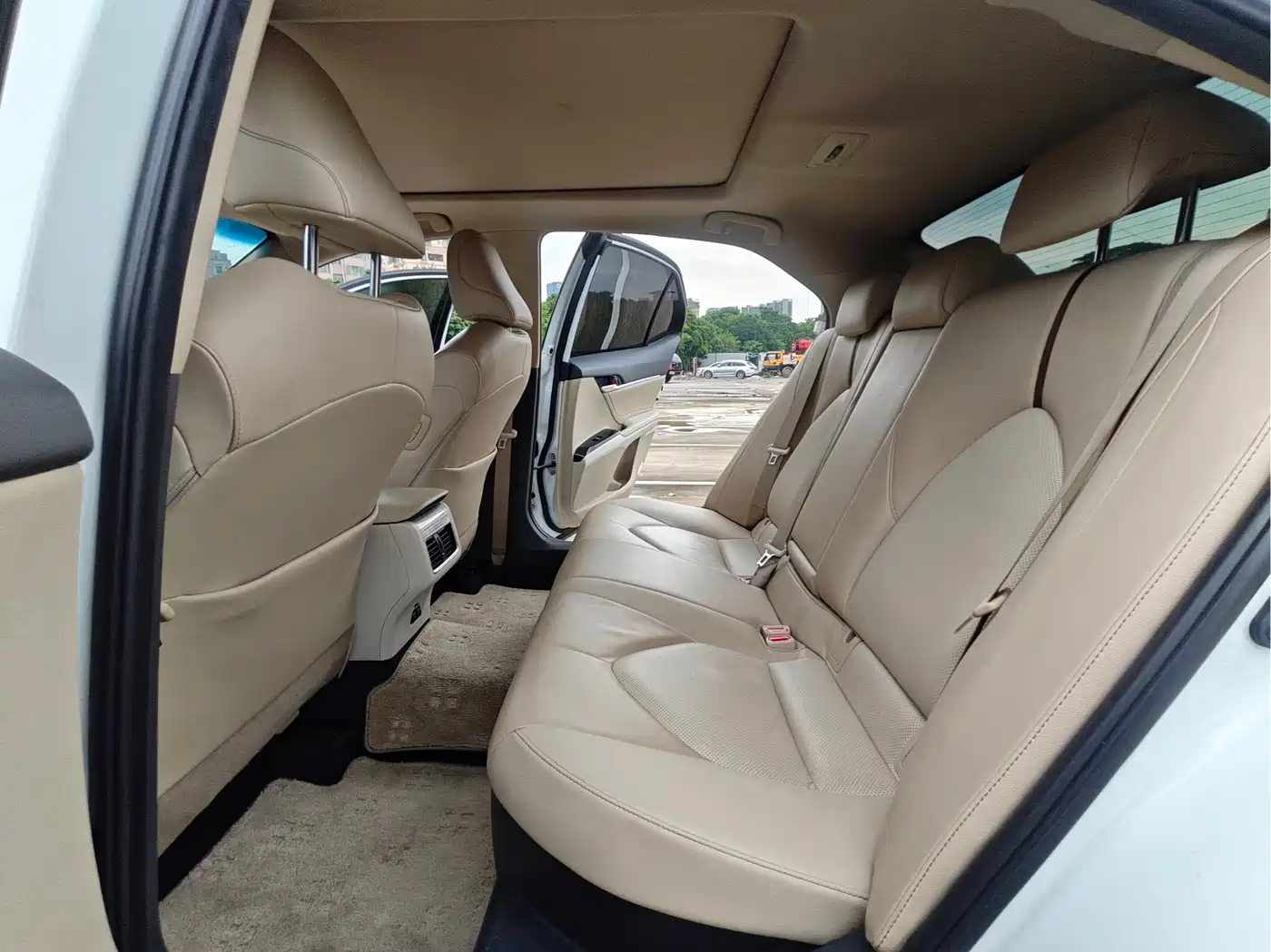 Фото 8 - Toyota Camry
