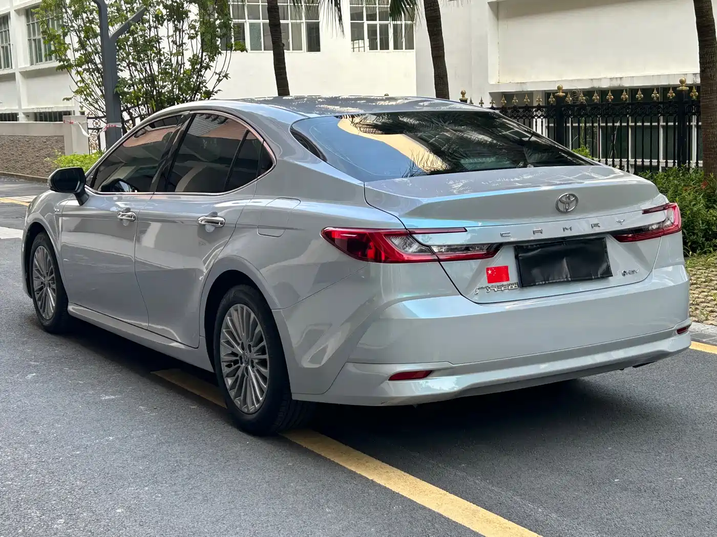 Toyota Camry 2024 Hybrid 2.0HGVP Luxury Edition фото 6
