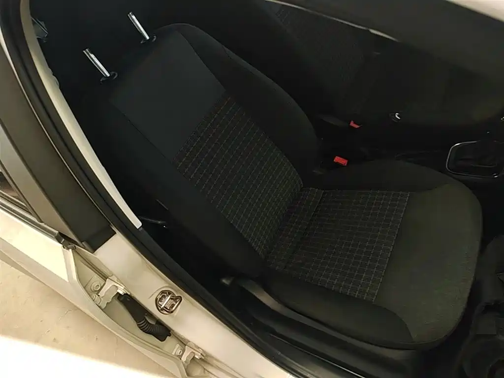 Volkswagen Polo 2016 1.6L Automatic Comfort фото 25
