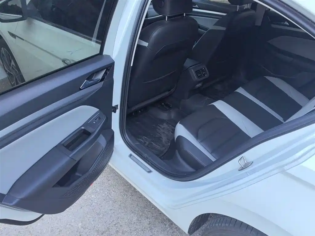 Volkswagen Bora 2024 300TSI DSG Premium Ride Edition фото 14