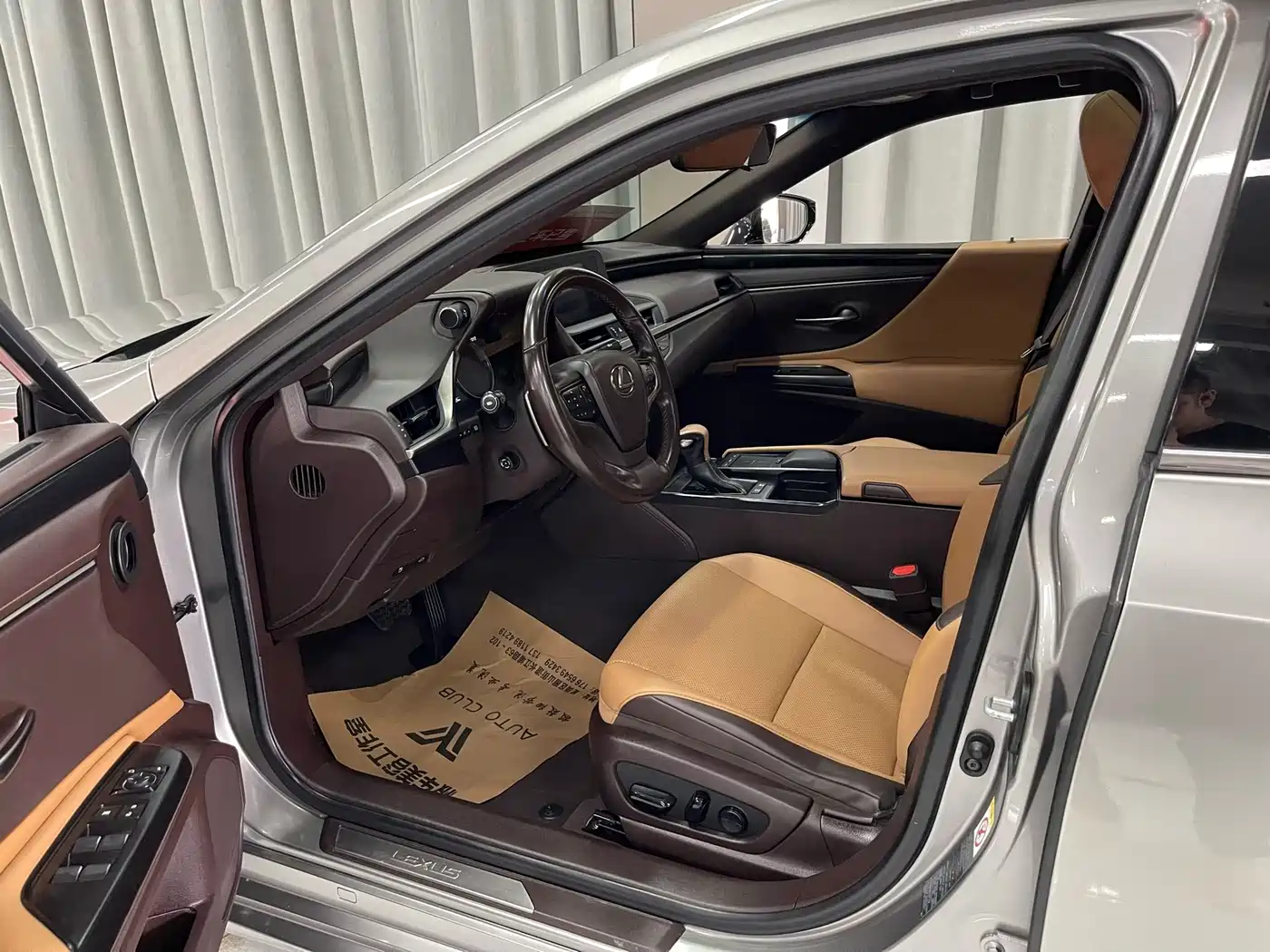 Lexus ES 2018 300h Excellence Edition China V фото 4