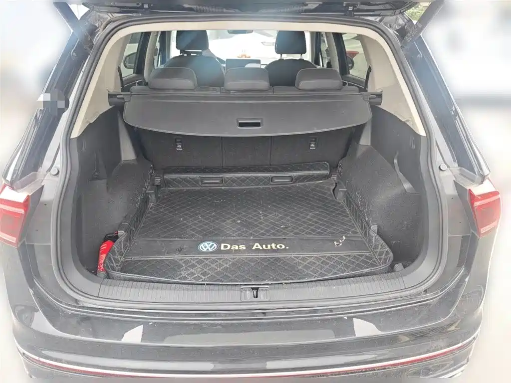 Volkswagen Tiguan L 2022 330TSI Auto 2WD R-Line Premium Edition фото 10