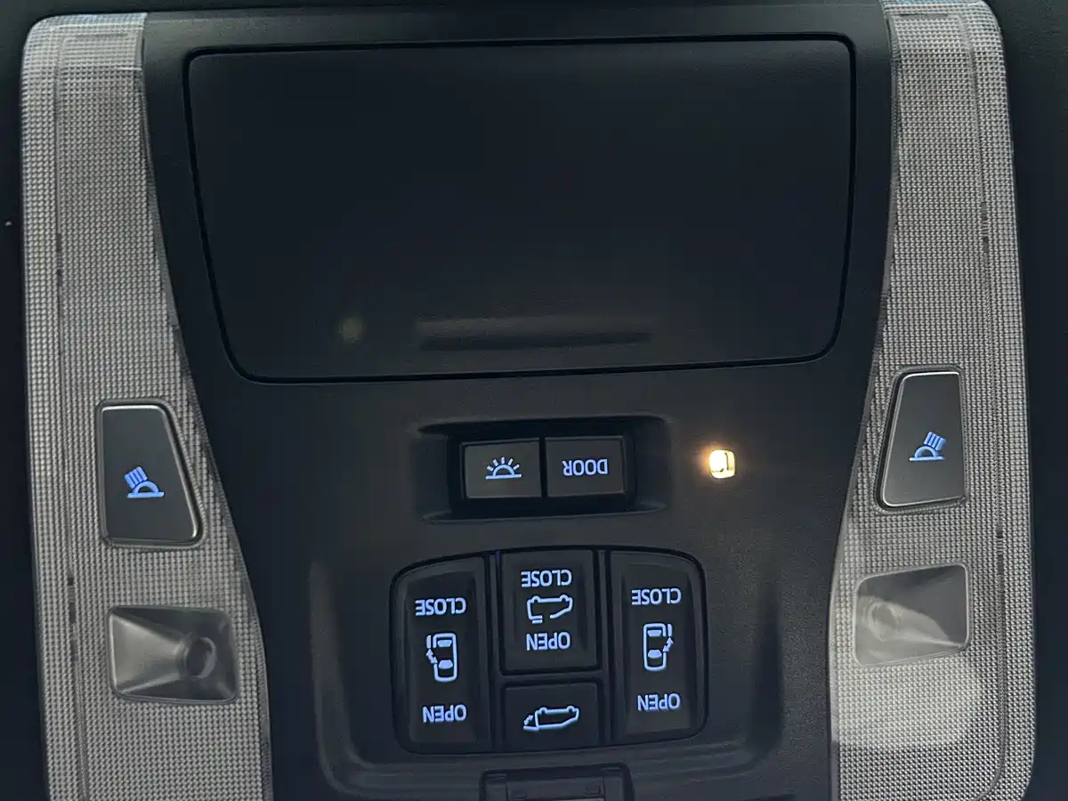 Фото 33 - Toyota Vellfire