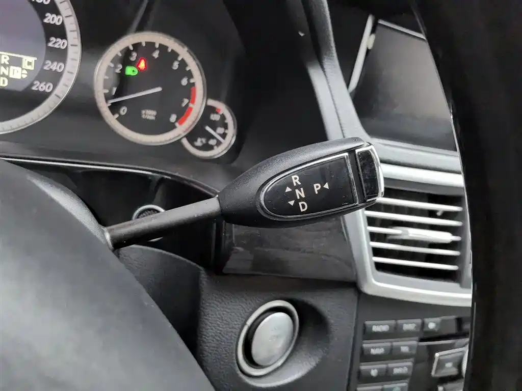 Mercedes-Benz E-Class (Import) 2010 Model E 300 Fashion Luxury Edition фото 13
