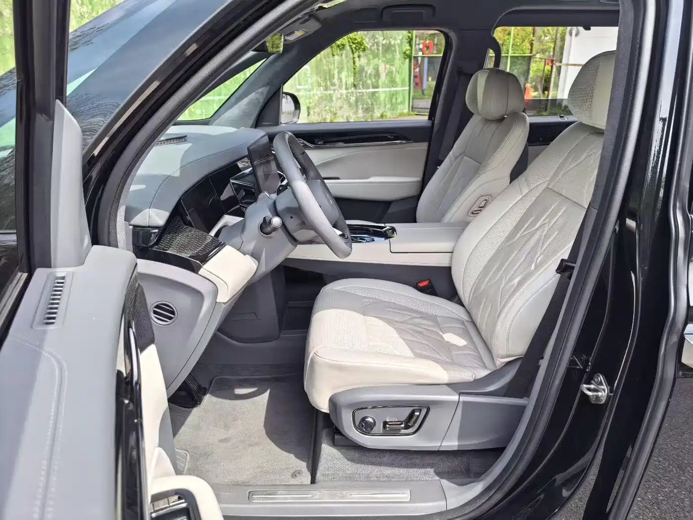 Zeekr 009 2024 6-seat Executive AWD 108kWh фото 3
