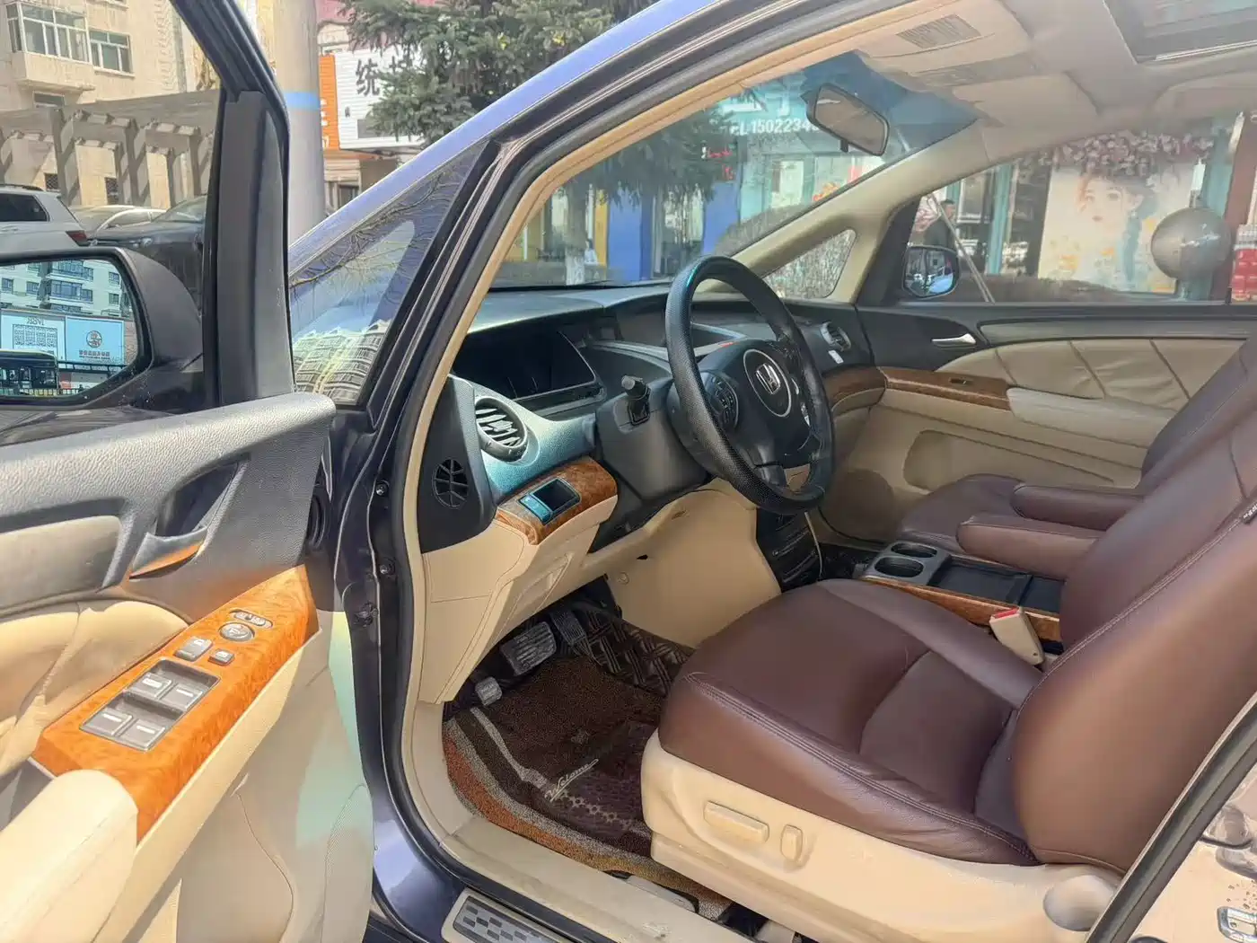 Photo 7 - Honda Odyssey