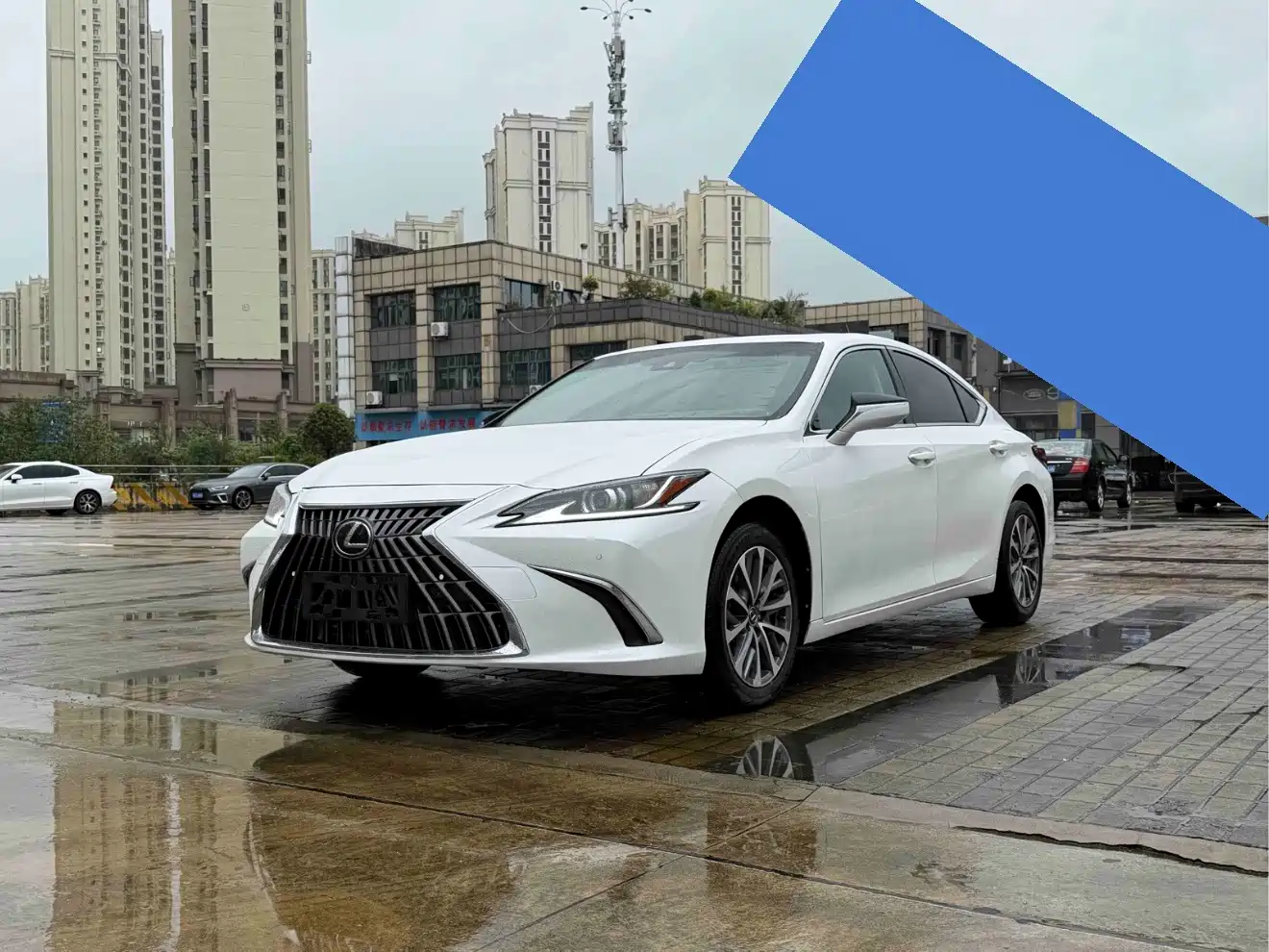 Фото 1 - Lexus ES