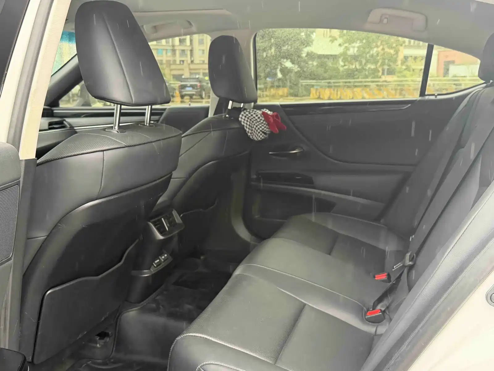 Фото 6 - Lexus ES