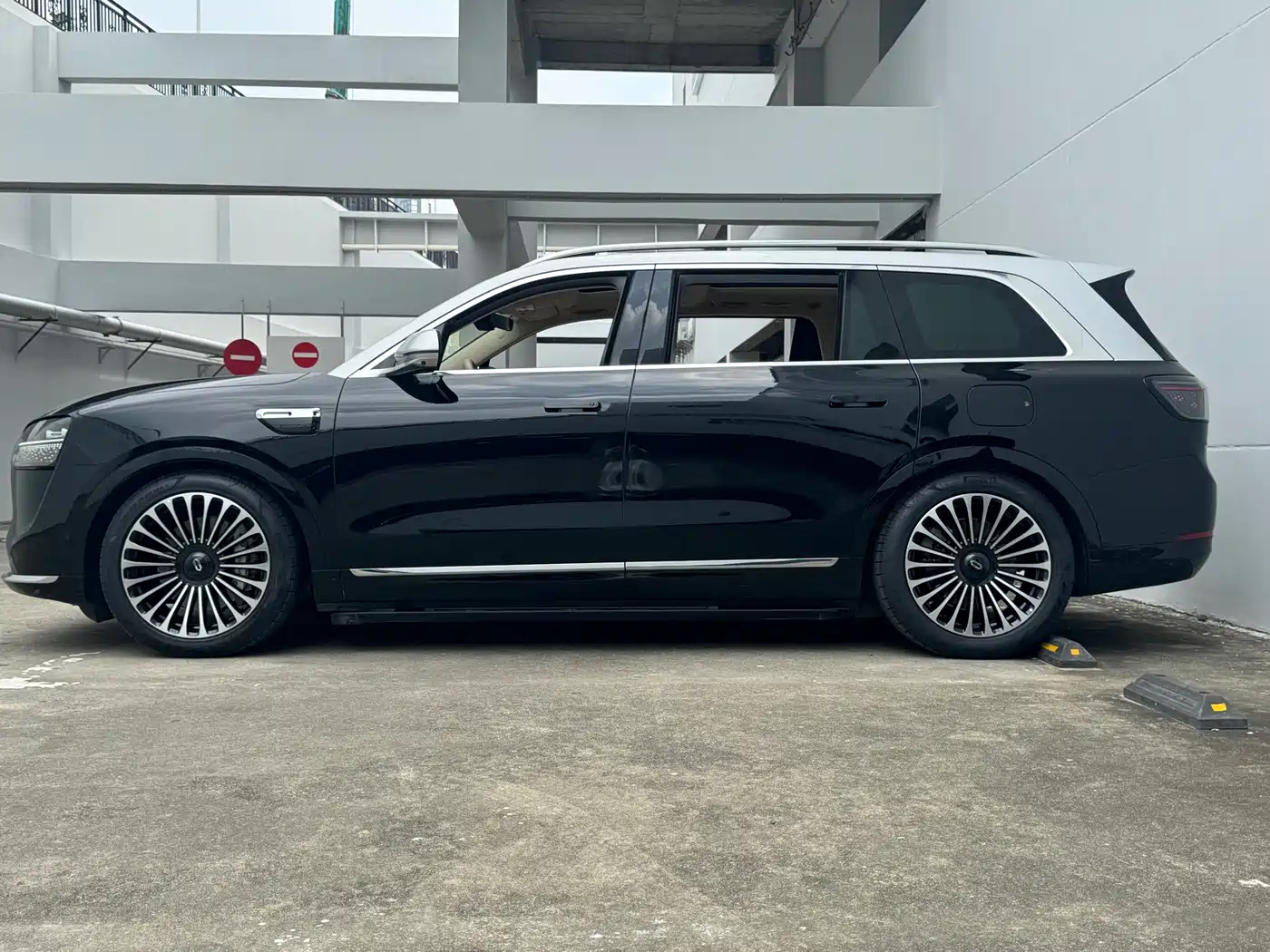AITO Wenjie AITO M9 2025 Extended Range Ultra 52kWh 6-Seater фото 11