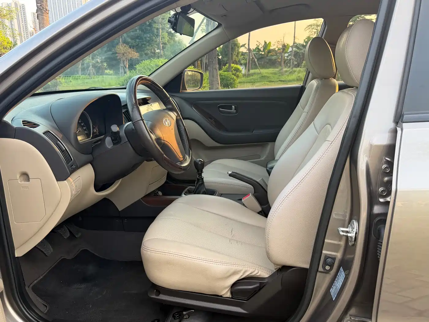 Hyundai Elantra 2011 1.6L Manual Comfort фото 9