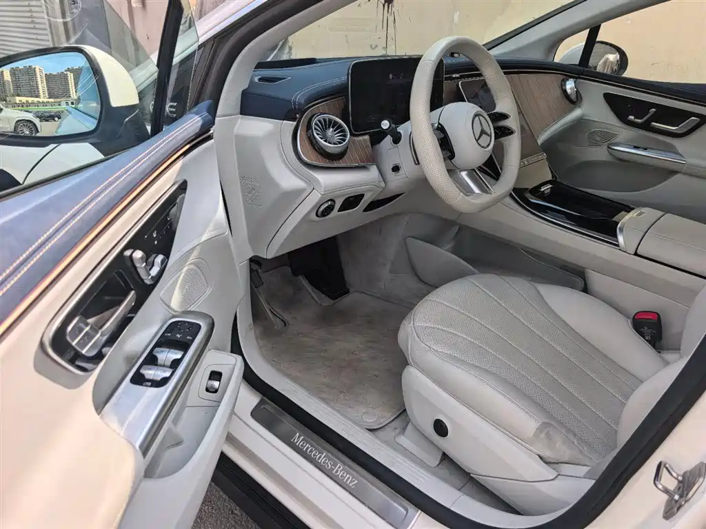 Mercedes-Benz EQE 2025 2025 Model 500 4MATIC Luxury Edition