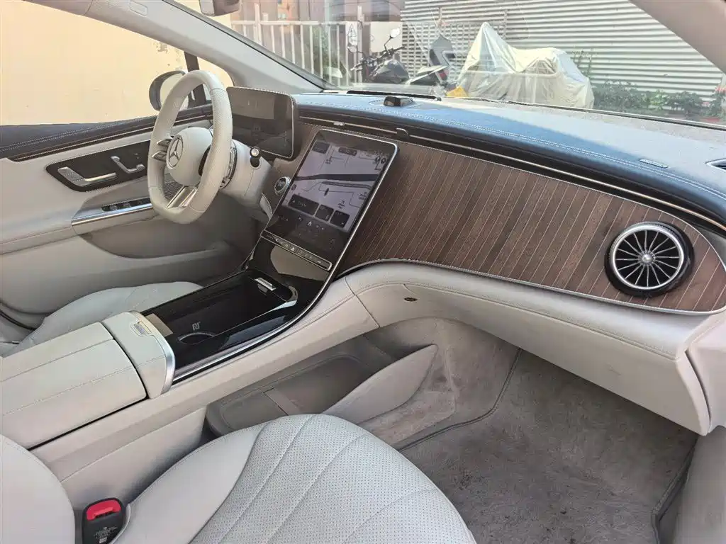 Mercedes-Benz EQE 2025 2025 Model 500 4MATIC Luxury Edition