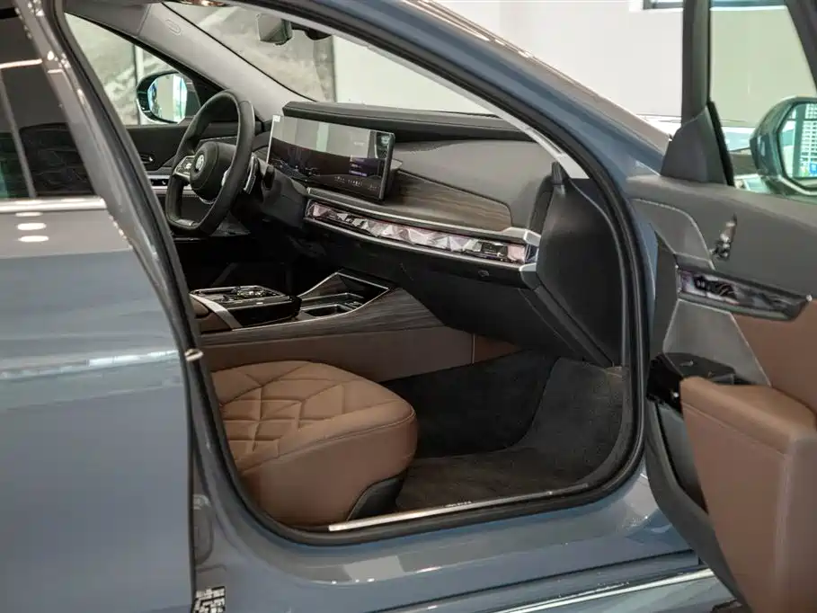 BMW 7 Series 2025 2023 Model 735Li Luxury Package