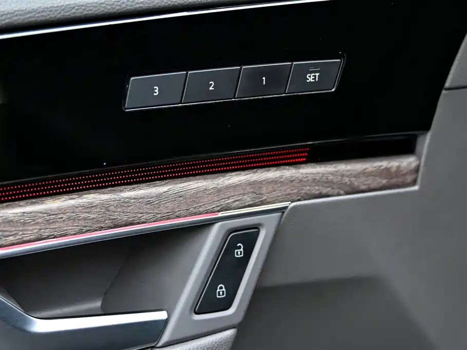 Volkswagen Touareg 2022 3.0TSI Rui Xiang Edition Gloss Black Sport Package фото 24